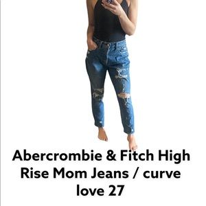 Abercrombie & Fitch high rise mom Jean! Size 27